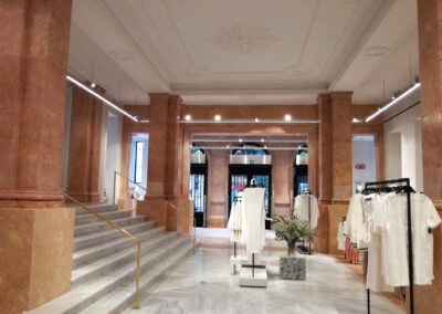 Reforma de interiores de la tienda Zara hecha por Galbiana