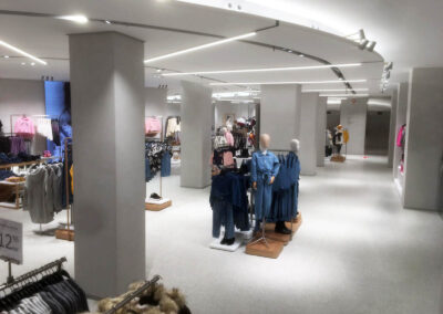 Reforma de local comercial de Zara Pamplona por Galbiana