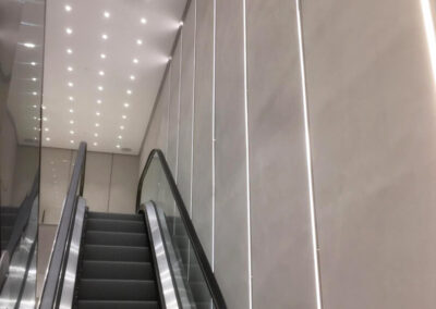 Disposición de escalera mecánica en Zara Pamplona